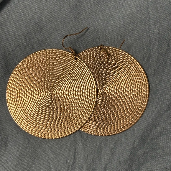 🖤NWOT Elegant Gold Tone Disc Earrings - Picture 5 of 6